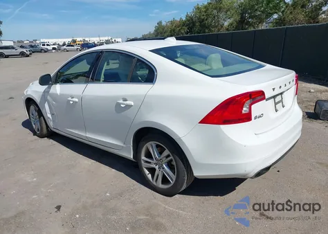 2014 Volvo S60 T5 z USA, uszkodzony, nr VIN YV1612FS7E2291842